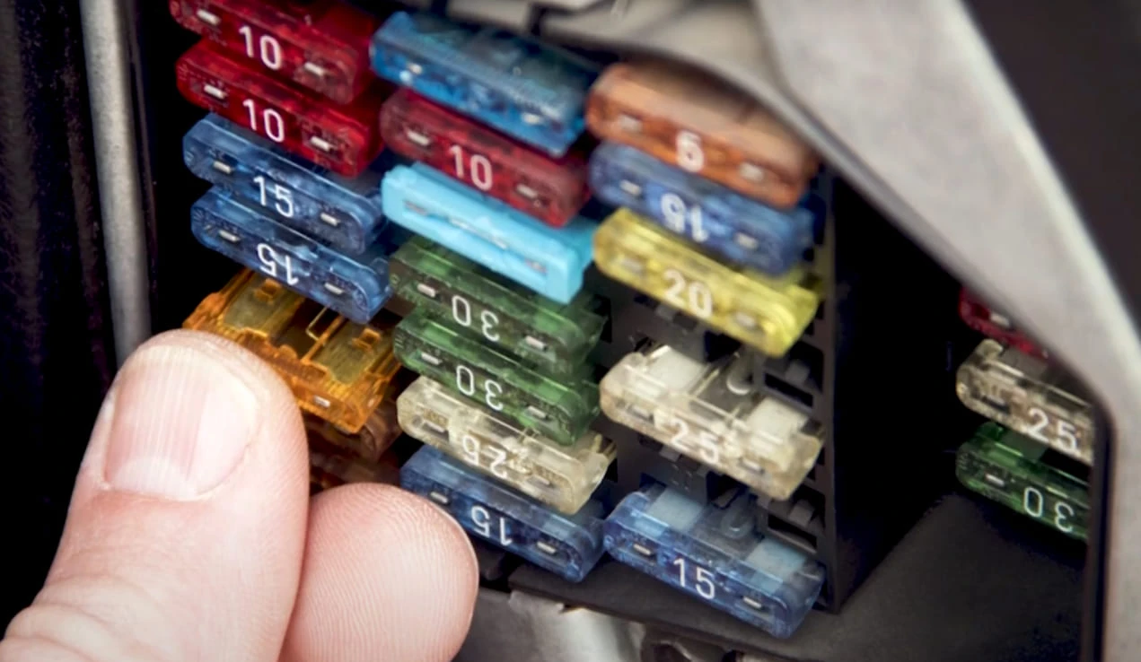 fuse appcation in Automotive.jpg fuse appcation in Automotive.jpg